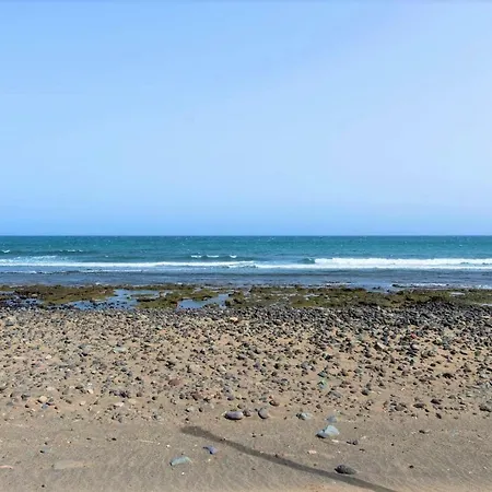 Arinaga Beach 아리나가